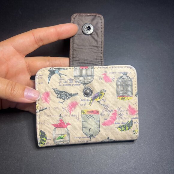 Women's Beautiful Beige & Brown Relic Birds & Bird Cage Print Bifold Wallet - Picture 4 of 7